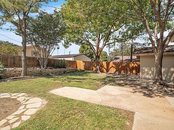 5th image of 512 Highland Dr