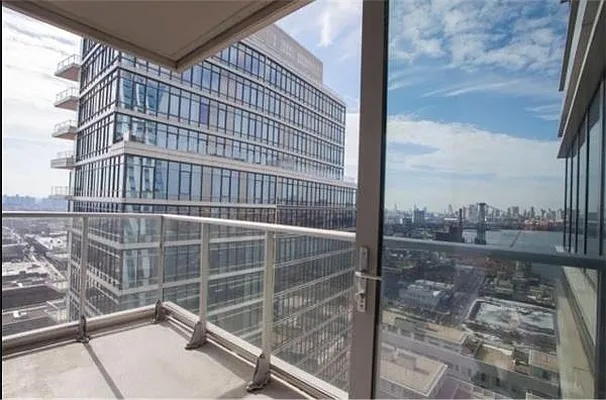 Rented by R New York | media 18