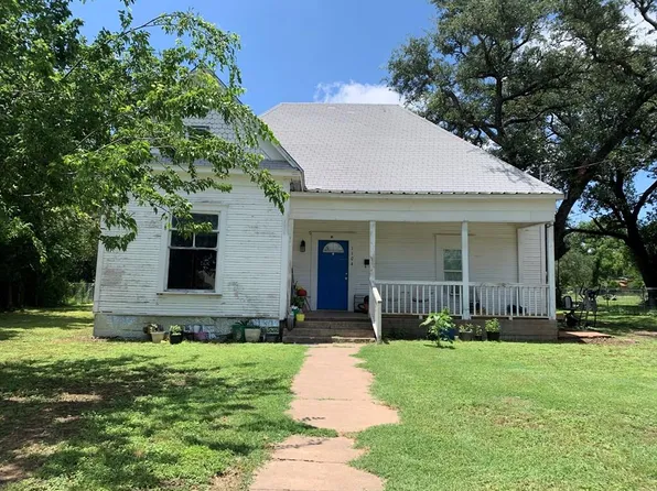 1104 S Pecan St, Brady, TX 76825