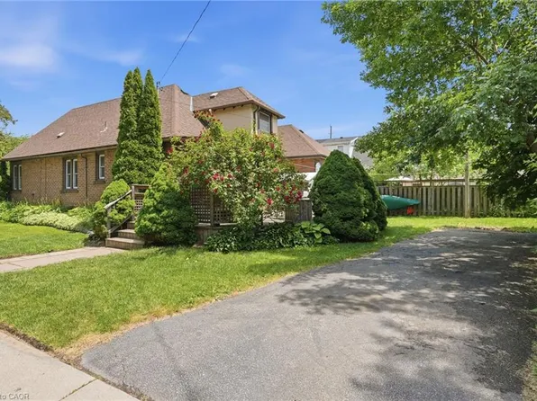 1642 King St E, Hamilton, ON L8K 1T9