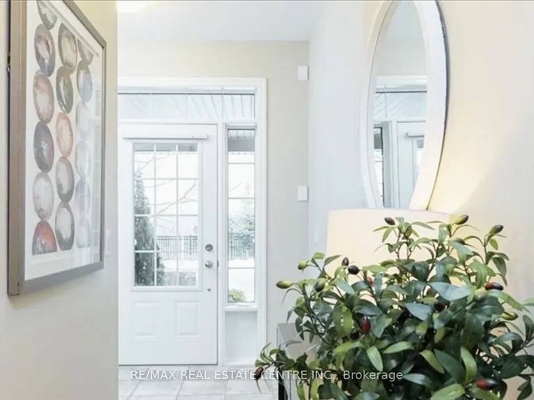 112 Hanson Cres — Photo 4