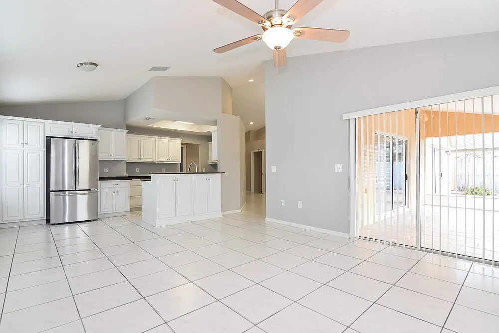 3 bed, 2.0 bath, 1608 sqft, $2,425 — Photo 3