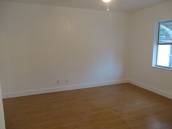 4th image of 4954 Saratoga Rd
