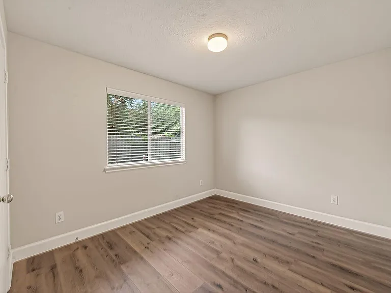 6739 Windy River Ln — Photo 21
