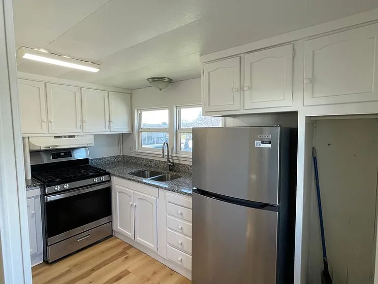 503 E Main St — Photo 8