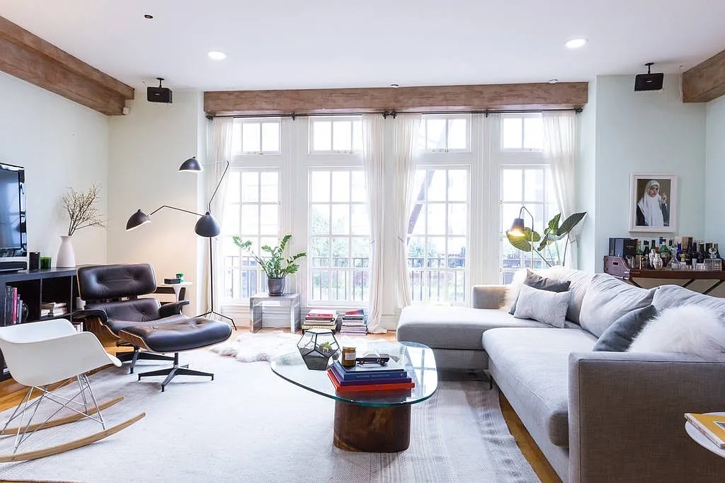 Back on the market! Amazing SOHO style full level designer Parkhouse in boutique 3 unit building ... — Photo 2