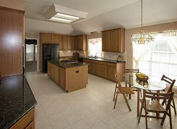 3rd image of 1530 Lakeview Dr