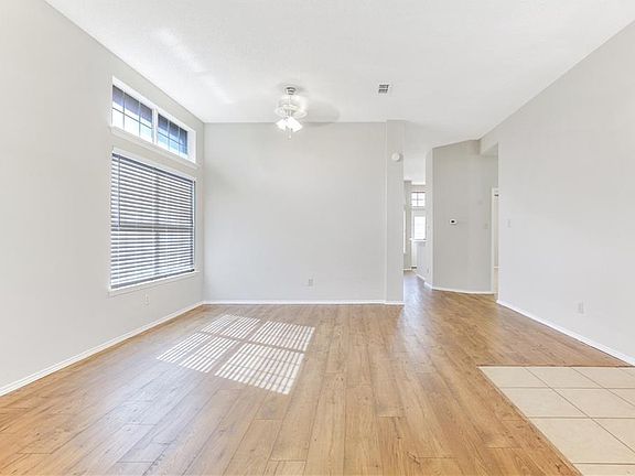 4th image of 908 Moore St