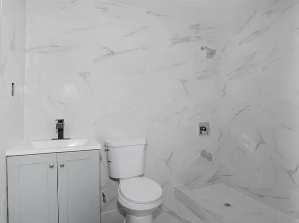 2040 Washington Avenue image 16 of 25