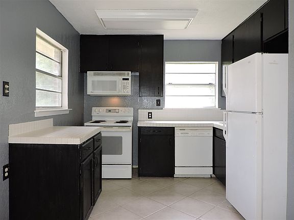 5th image of 160 Bowie St
