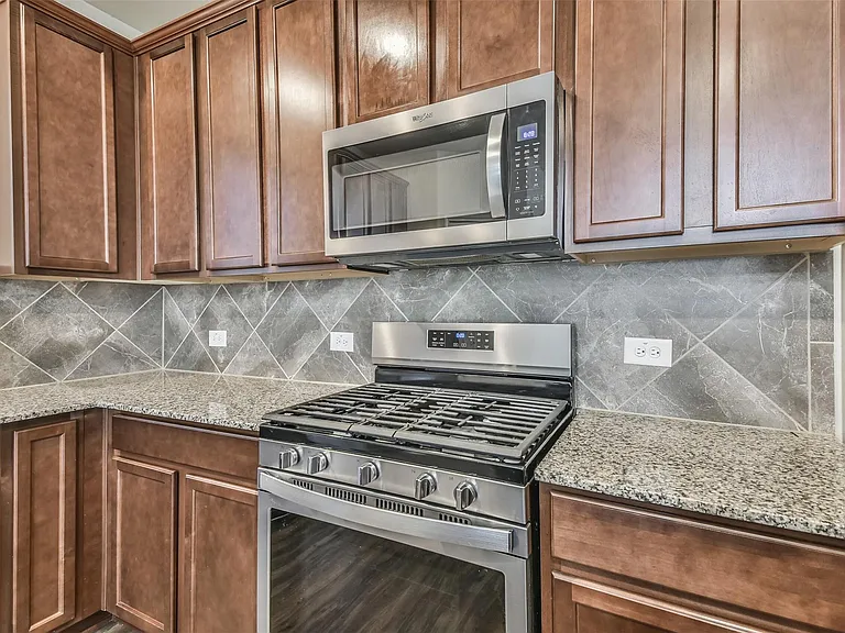5047 Royal Amber Ln — Photo 14