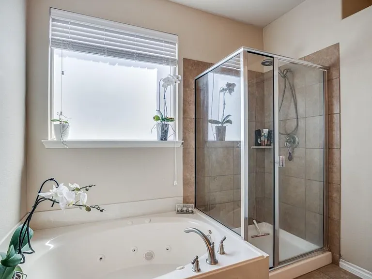 1407 Country Creek Trl — Photo 4