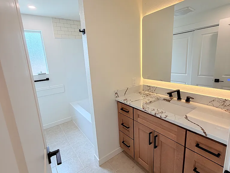 222 Chicago Blvd S #A — Photo 6