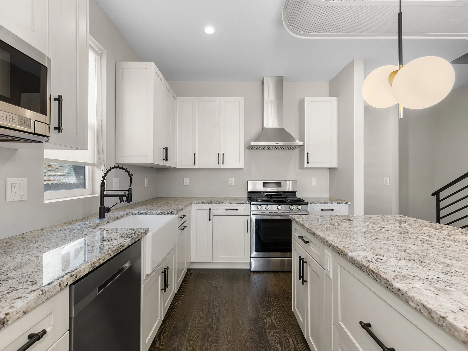 3 bed, 2086 sqft, $3,995 — Photo 3