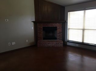 9204 Crooked Creek Ln, Moore, OK 73160