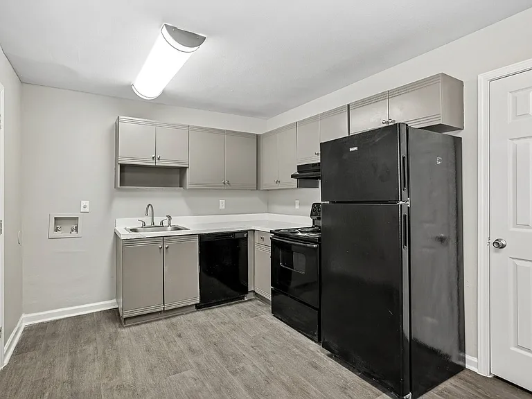 Brentwood Apartments — Photo 27