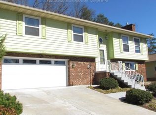 1214 Henry Rd, South Charleston, WV 25303