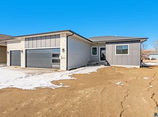 1020 E Fannings St, Tea, SD 57064