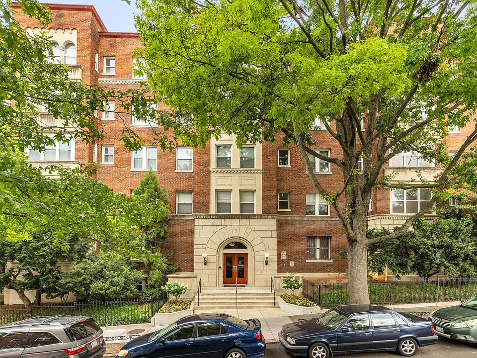 1615 Kenyon St NW #20