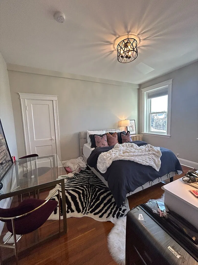 No Fee Allston Studio With Heat And Hot Water Included — Photo 1