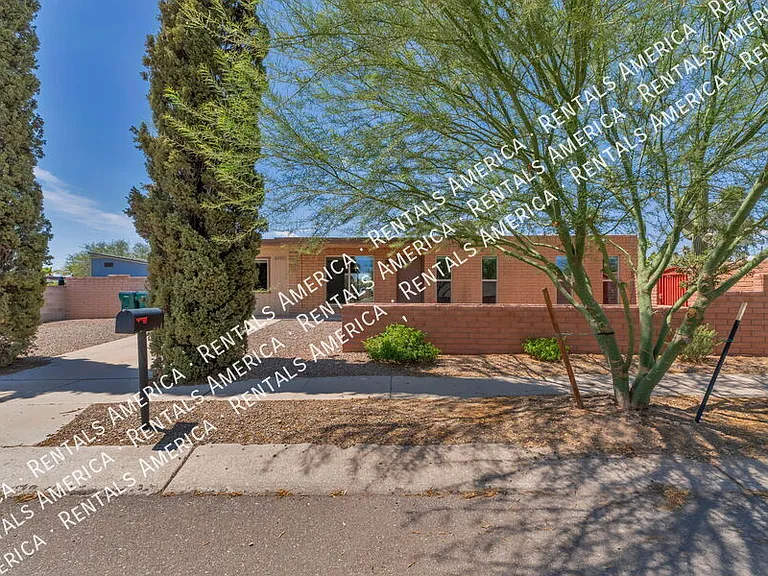 4000 W Orangewood Dr — Photo 1