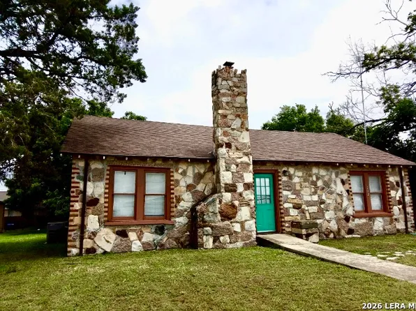202 E 2nd st, Nixon, TX 78140