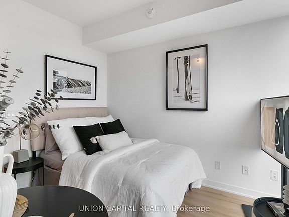 3rd image of 319 Jarvis St #1612