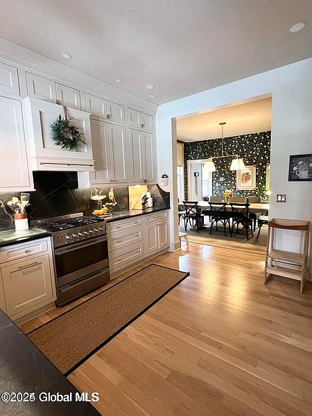 5th image of 25 Brookside Avenue