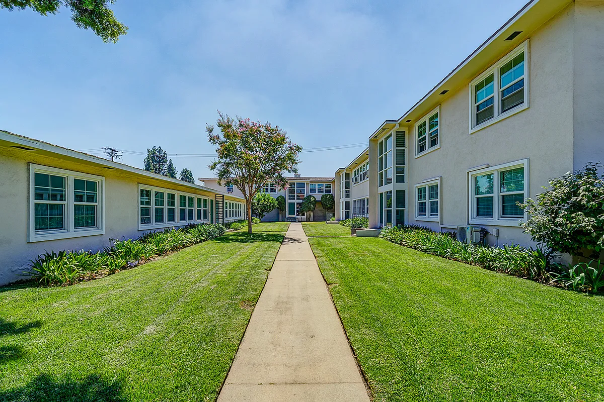 Beautiful mid-century modern community with lush landscaping - unit is end unit without any shared wall - 1517 Huntington Dr #A