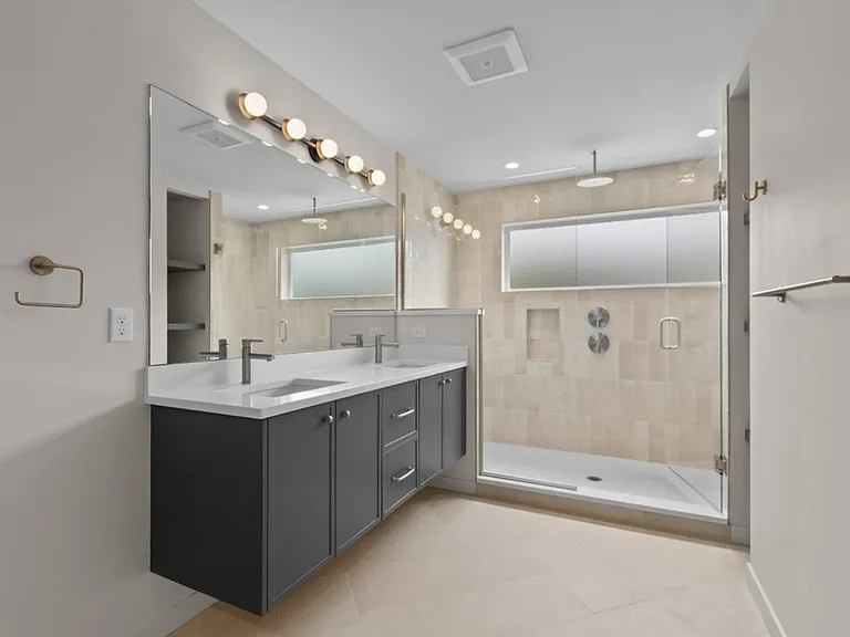 2509 N 42nd St — Photo 18