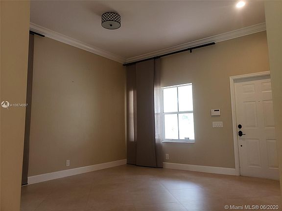 2nd image of 953 Tanglewood Cir #953