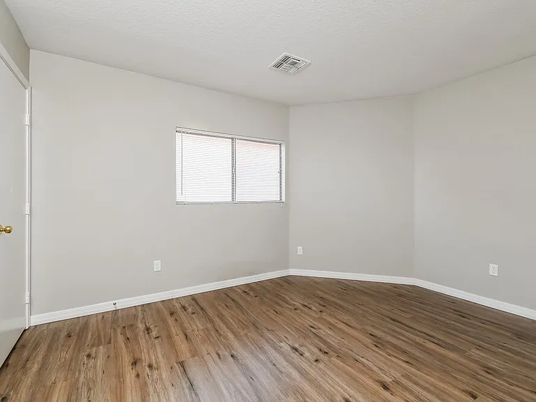 650 E Woodsman Pl — Photo 15