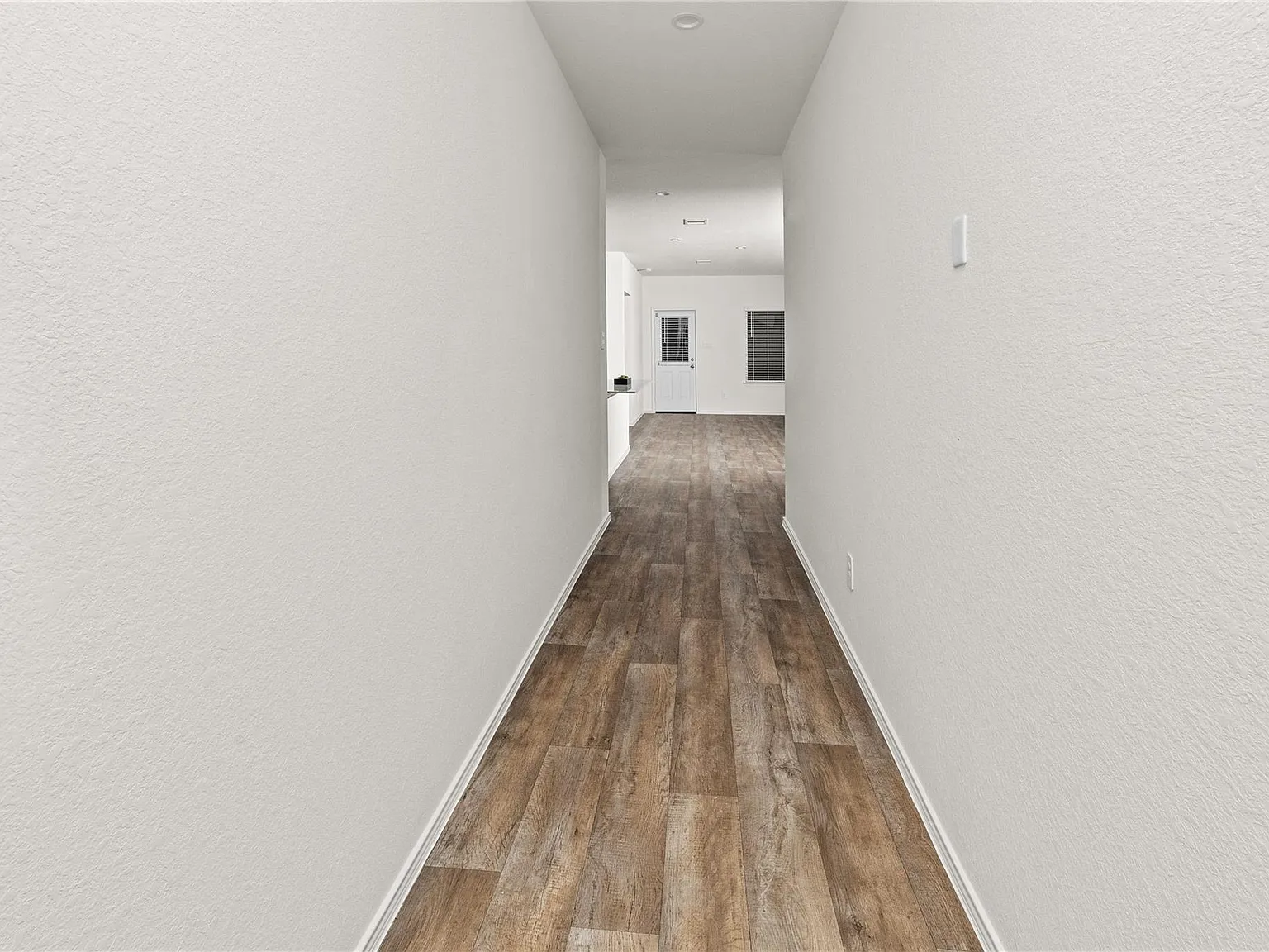 3 bed, 2.0 bath, 1675 sqft, $1,999 — Photo 3