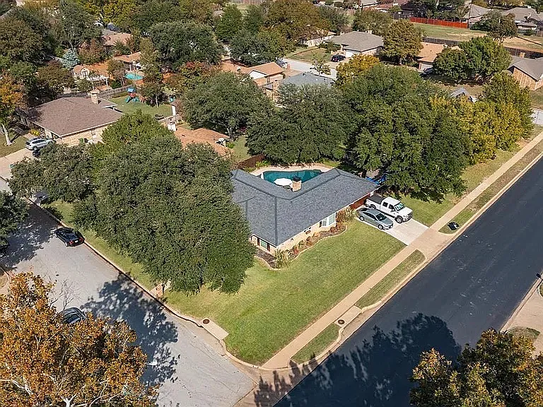 2020 Normandy Dr — Photo 29