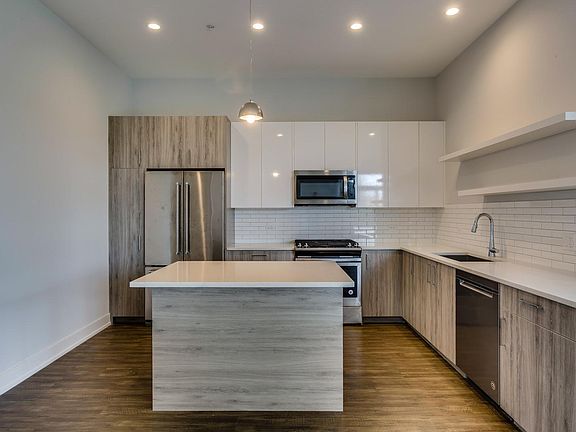 5th image of 1023 N Ashland Ave #205