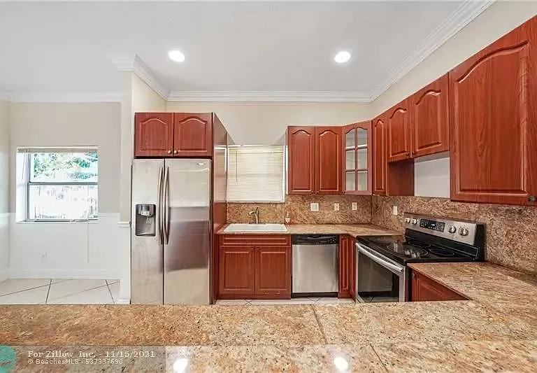 2501 NW 8th St — Photo 5