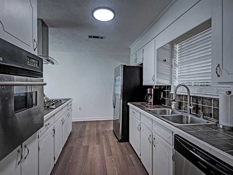 104 Bay Harbour Pl — Photo 15