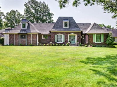 8311 Wenonga Rd, Leawood, KS, 66206
