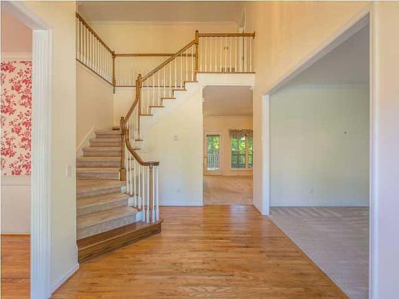 2nd image of 4922 Meadow Trace Ln