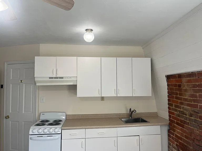 715 W 3rd St #4 — Photo 6