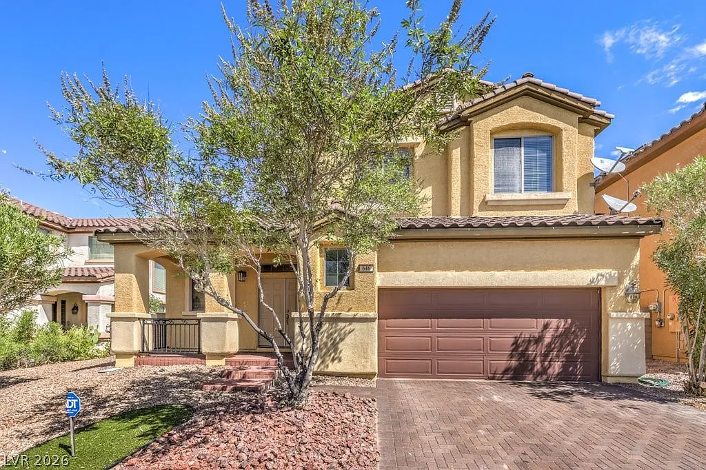 3 bed, 2.5 bath, 1899 sqft, $2,500 — Photo 1