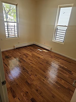 5th image of 917 Elton St #1