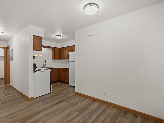 5th image of 6210 Mineral Point Rd APT 6