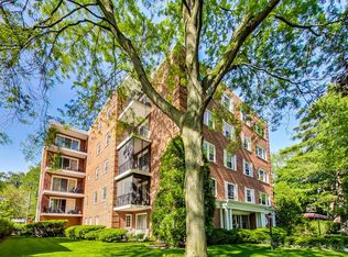 2425 Central St APT 4B, Evanston, IL 60201