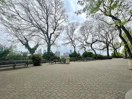 Rented by SERHANT. | media 31