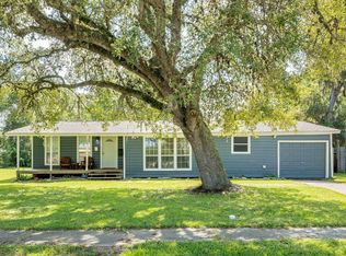 306 Center Way, Lake Jackson, TX 77566