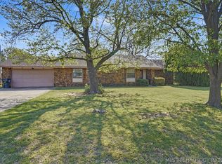 8217 N 165th Ave, Owasso, OK 74055