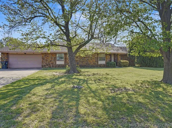 8217 N 165th Ave, Owasso, OK 74055