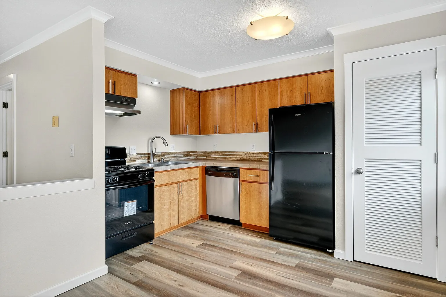 8950 N Kellogg St APT 16 photo 1