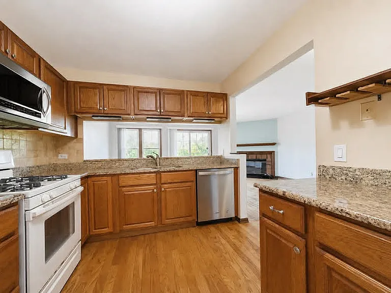 1696 Vermont Dr — Photo 6